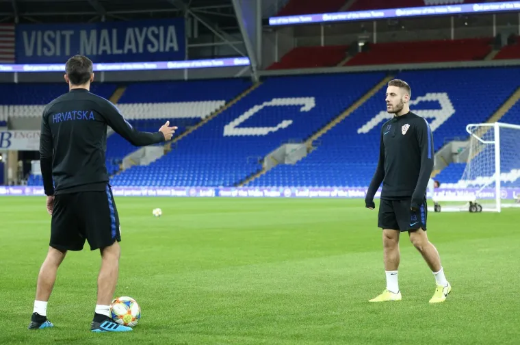 NAVIJAČI VEĆ TULUMARE CARDIFFOM: Stigle i prve snimke treninga Vatrenih, pogledajte kako se pripremaju za Wales