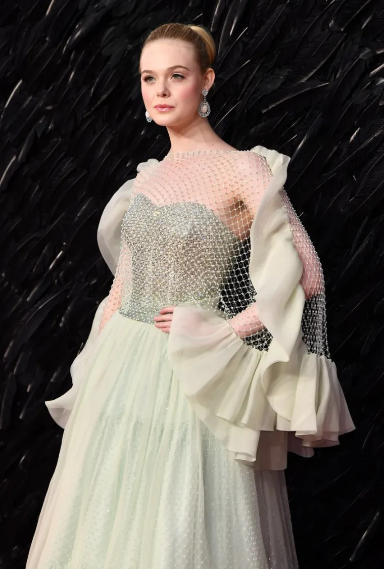 LJEPOTICA NA CRVENOM TEPIHU: Elle Fanning ukrala svu pozornost u bajkovitoj haljini od koje zastaje dah