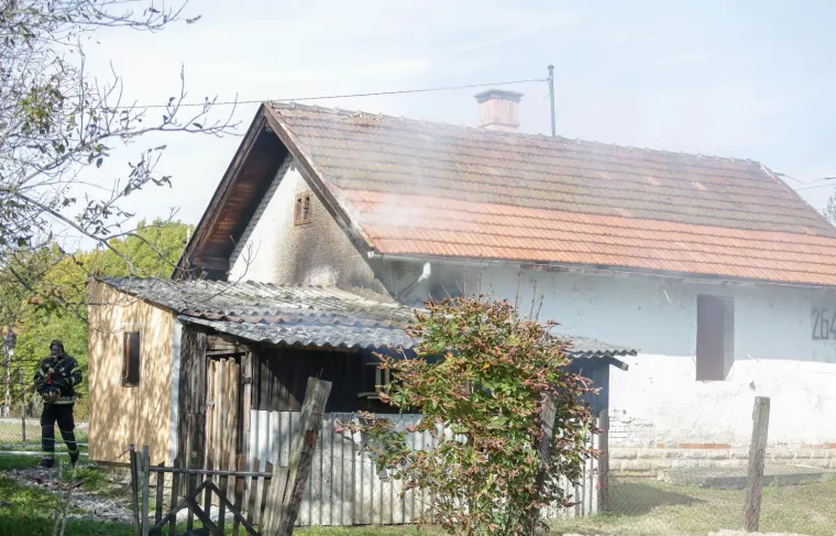 Buknuo požar u kući u Buzinu: Ozlijeđena trojica mu&scaron;karaca, prevezli su ih u bolnicu