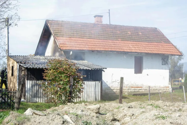 Buknuo požar u kući u Buzinu: Ozlijeđena trojica mu&scaron;karaca, prevezli su ih u bolnicu