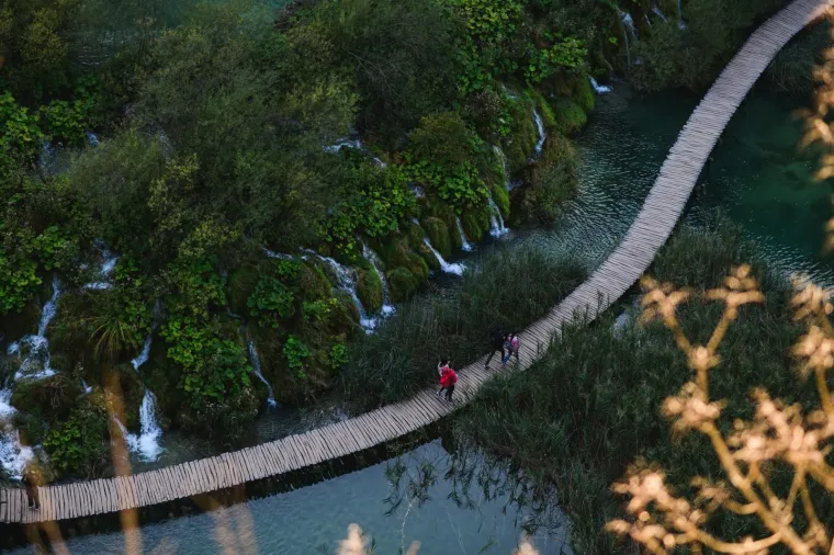 Idila u Plitvičkim jezerima: Jedan od na&scaron;ih najljep&scaron;ih nacionalnih parkova 'okupan' bojama jeseni