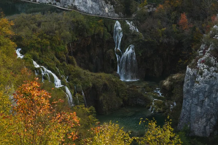 Idila u Plitvičkim jezerima: Jedan od na&scaron;ih najljep&scaron;ih nacionalnih parkova 'okupan' bojama jeseni