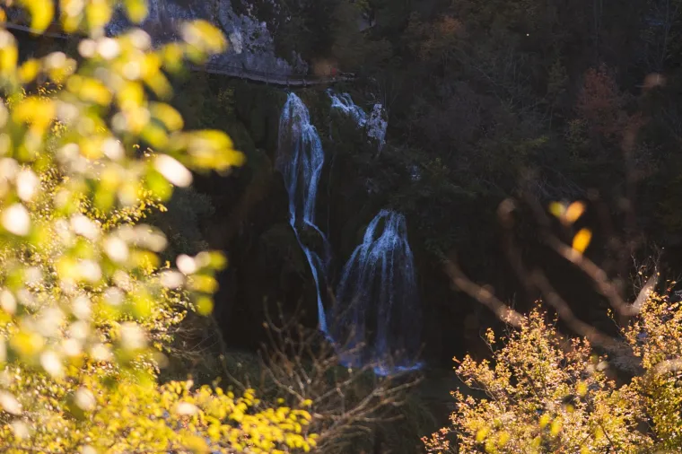 Idila u Plitvičkim jezerima: Jedan od na&scaron;ih najljep&scaron;ih nacionalnih parkova 'okupan' bojama jeseni