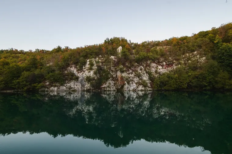Idila u Plitvičkim jezerima: Jedan od na&scaron;ih najljep&scaron;ih nacionalnih parkova 'okupan' bojama jeseni