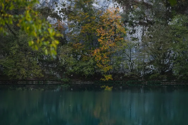 Idila u Plitvičkim jezerima: Jedan od na&scaron;ih najljep&scaron;ih nacionalnih parkova 'okupan' bojama jeseni