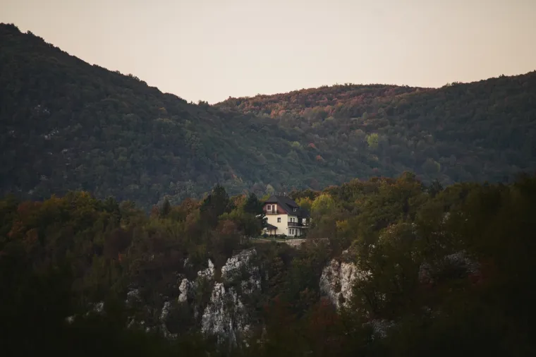 Idila u Plitvičkim jezerima: Jedan od na&scaron;ih najljep&scaron;ih nacionalnih parkova 'okupan' bojama jeseni