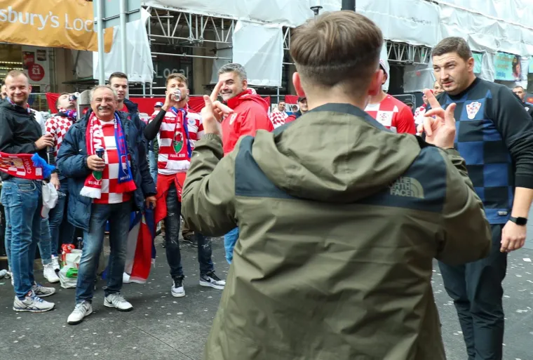 Napeto u Cardiffu: Hrvatski navijači nisu se isprovocirali pojedincima Walesa koji žele napraviti nered