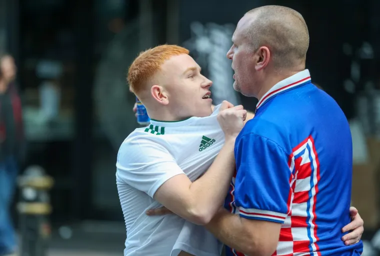 Napeto u Cardiffu: Hrvatski navijači nisu se isprovocirali pojedincima Walesa koji žele napraviti nered