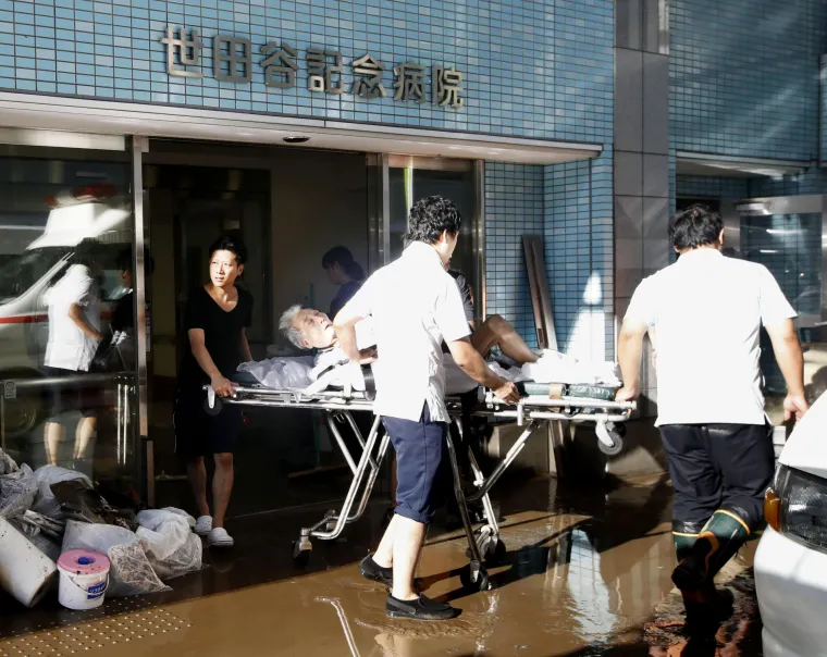 Apokaliptični prizori iz Japana: Poplavljene kuće, odroni, podivljale vodene bujice. Najgore tek dolazi