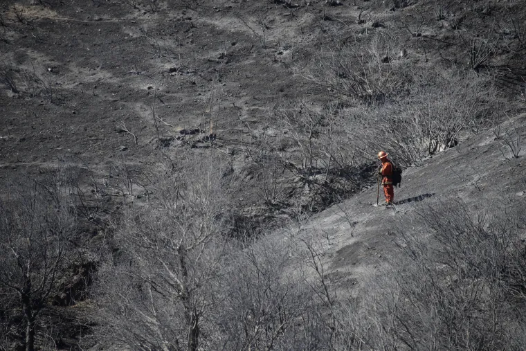 Tisuće vatrogasaca bori se s požarima u Kaliforniji: Dvoje mrtvih, 100.000 ljudi moralo napustiti je svoje domove
