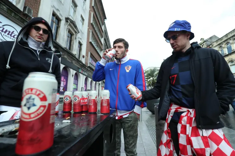 HRVATSKI NAVIJAČI OSVANULI U CENTRU CARDIFFA: Vatreni će i u Walesu imati veliku podr&scaron;ku