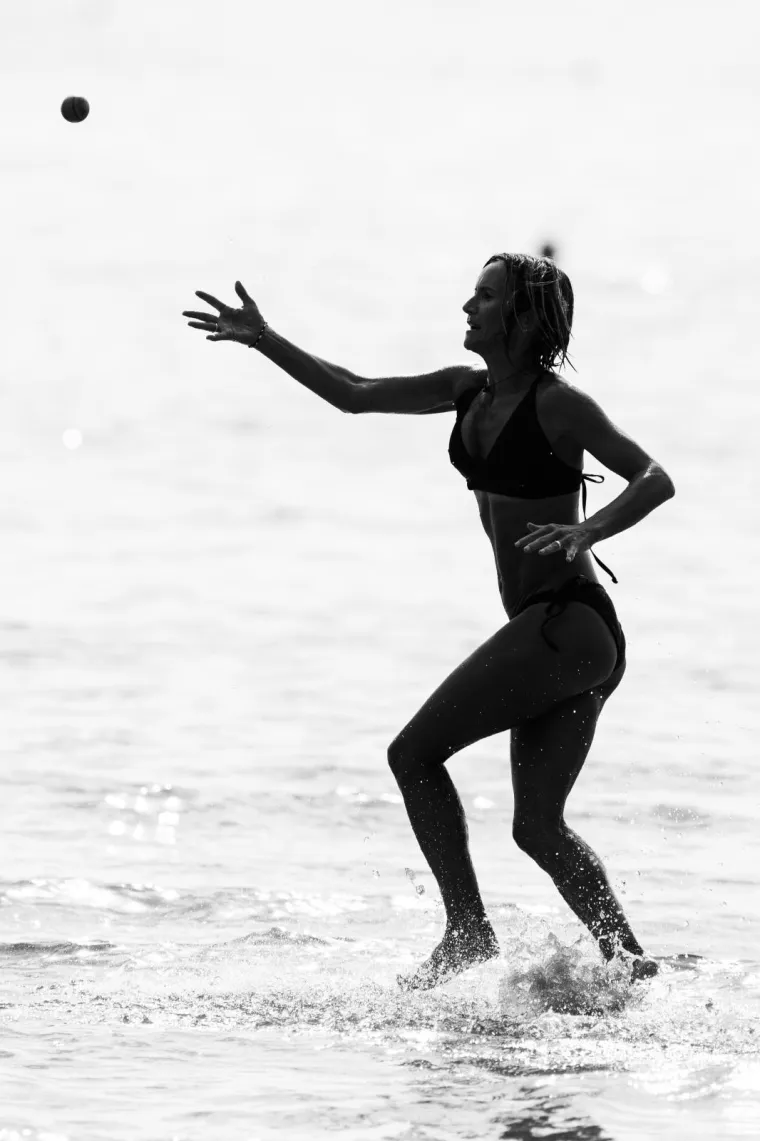 ZA NJIH LJETO JOŠ UVIJEK TRAJE: Građani usred jeseni na Bačvicama zaigrali omiljeni sport