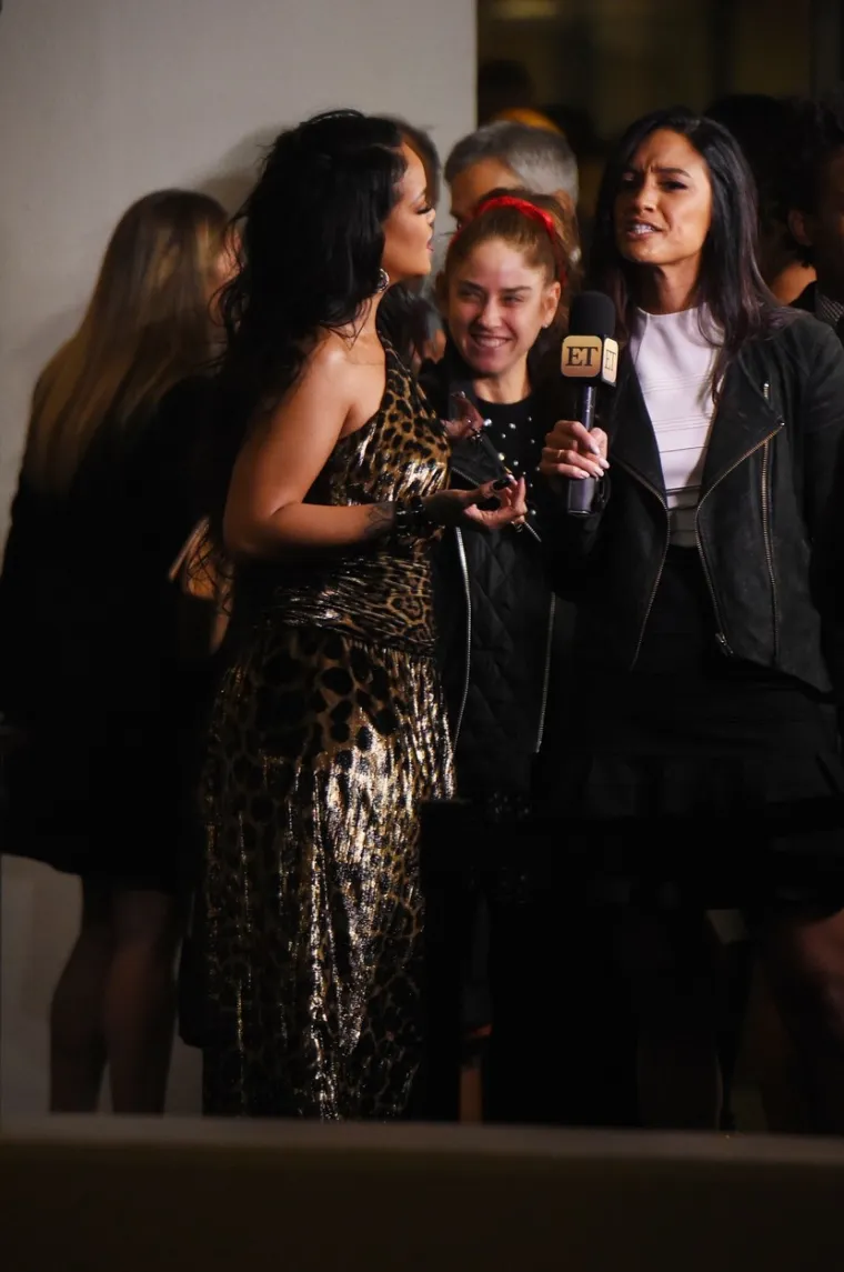 LJEPOTICA S BARBADOSA PLIJENILA POGLEDE U NEW YORKU: Rihanna u haljini leopard uzorka pokazala sve svoje draži