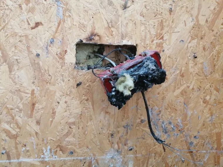 Svi su do&scaron;li pomoći obitelji Butković: Čistilo se zgari&scaron;te stana, tinejdžer koji je herojski spasio baku iza&scaron;ao iz bolnice