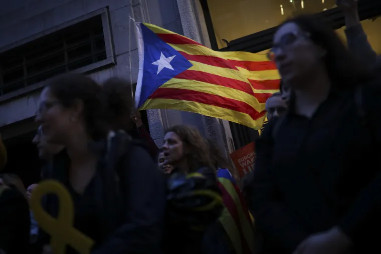 Potpuni kaos u Barceloni: Otkazani deseci letova, ne voze vlakovi ni metro, ozlijeđeno 13 prosvjednika