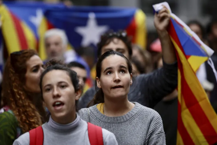 Potpuni kaos u Barceloni: Otkazani deseci letova, ne voze vlakovi ni metro, ozlijeđeno 13 prosvjednika