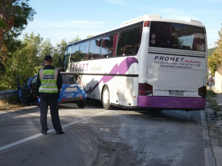 Strašna nesreća kod Splita: Sudarila se dva autobusa i auto. Jedna osoba mrtva, osam ozlijeđenih
