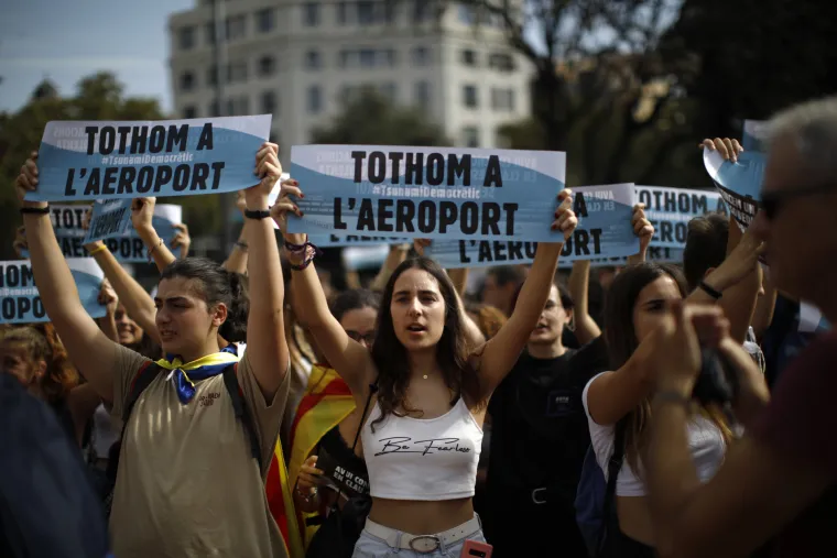 Naguravanje s policijom: Prosvjednici u Kataloniji nastoje zauzeti aerodrom u Barceloni
