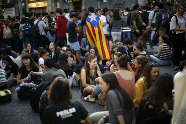 Naguravanje s policijom: Prosvjednici u Kataloniji nastoje zauzeti aerodrom u Barceloni