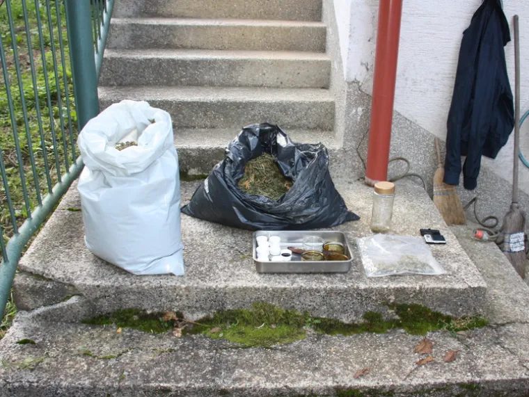 Tinejdžera uhvatili s drogom, ali to nije sve...