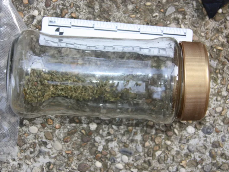 Tinejdžera uhvatili s drogom, ali to nije sve...