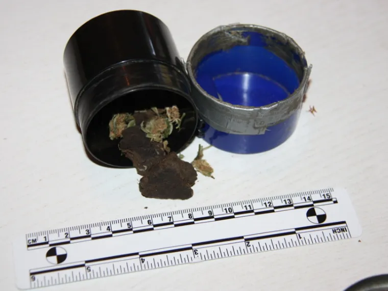 Tinejdžera uhvatili s drogom, ali to nije sve...