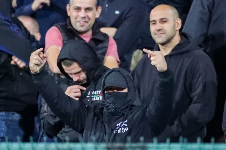Utakmica na nacionalnom stadionu Vasil Levski u Sofiji dva puta bila prekidana zbog rasističkih ispada.