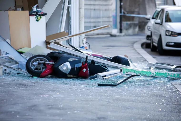 Oko 14 sati, u Kukuljevićevoj ulici u Splitu do&scaron;lo je do ekpslozije u zubno-teničkom laboratoriju