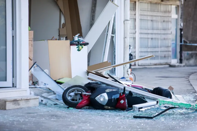 Oko 14 sati, u Kukuljevićevoj ulici u Splitu do&scaron;lo je do ekpslozije u zubno-teničkom laboratoriju