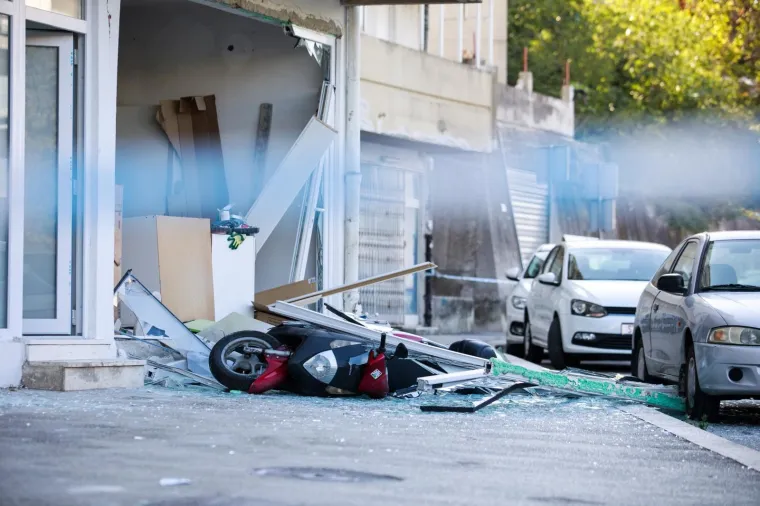 Oko 14 sati, u Kukuljevićevoj ulici u Splitu do&scaron;lo je do ekpslozije u zubno-teničkom laboratoriju