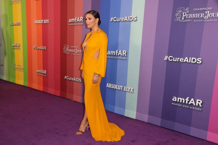 VISOKI PROREZ I DEKOLTE DO PUPKA: Eva Longoria na gala večeri pokazala besprijekornu liniju