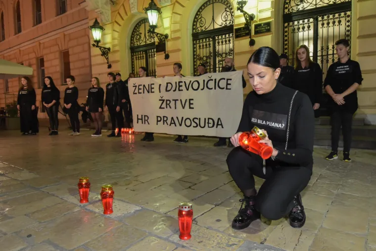 Zapalili svijeće pred sudom: Zadrani prosvjedovali zbog pu&scaron;tanja osumnjičenih za silovanje