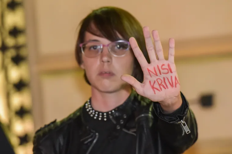 Zapalili svijeće pred sudom: Zadrani prosvjedovali zbog pu&scaron;tanja osumnjičenih za silovanje