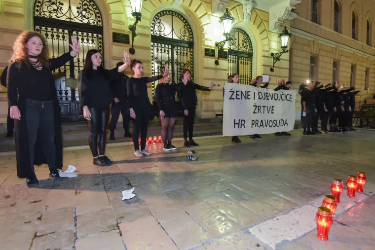 Zapalili svijeće pred sudom: Zadrani prosvjedovali zbog pu&scaron;tanja osumnjičenih za silovanje