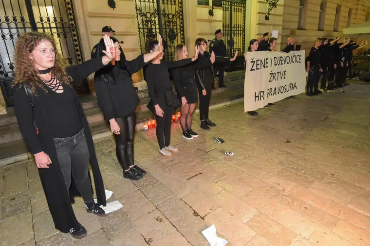 Zapalili svijeće pred sudom: Zadrani prosvjedovali zbog pu&scaron;tanja osumnjičenih za silovanje