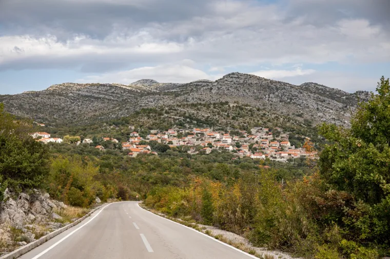 Bjegunac Mamić &scaron;iri poslovno carstvo: U Ravnom će graditi sportski centar, zemlji&scaron;te je već kupio