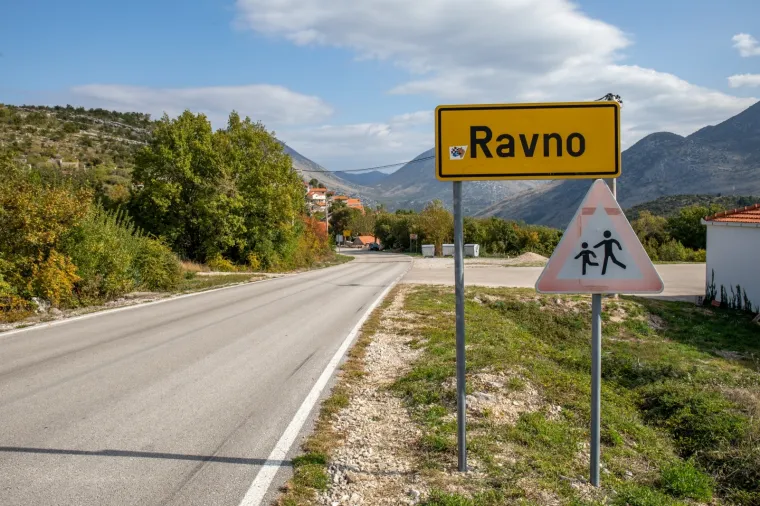 Bjegunac Mamić &scaron;iri poslovno carstvo: U Ravnom će graditi sportski centar, zemlji&scaron;te je već kupio