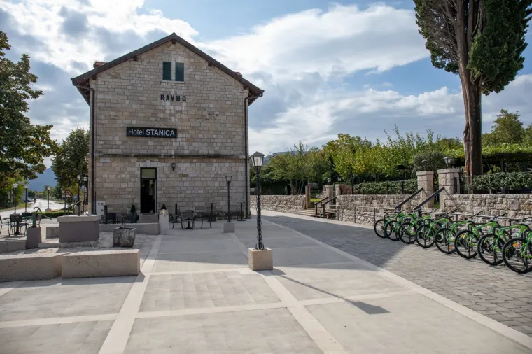 Bjegunac Mamić &scaron;iri poslovno carstvo: U Ravnom će graditi sportski centar, zemlji&scaron;te je već kupio