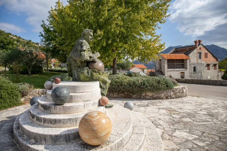 Bjegunac Mamić &scaron;iri poslovno carstvo: U Ravnom će graditi sportski centar, zemlji&scaron;te je već kupio