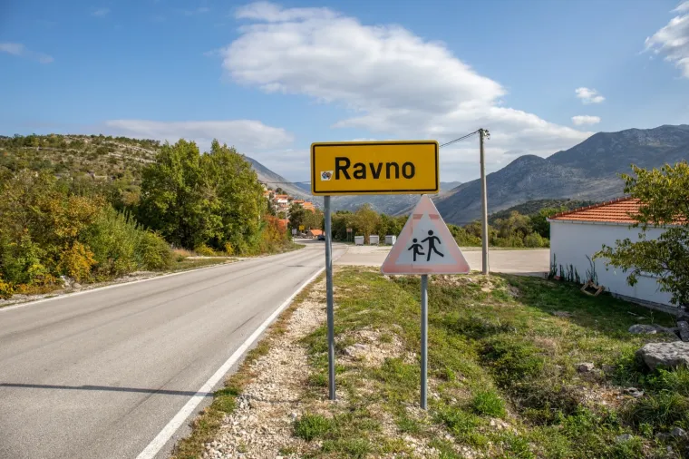 Bjegunac Mamić &scaron;iri poslovno carstvo: U Ravnom će graditi sportski centar, zemlji&scaron;te je već kupio