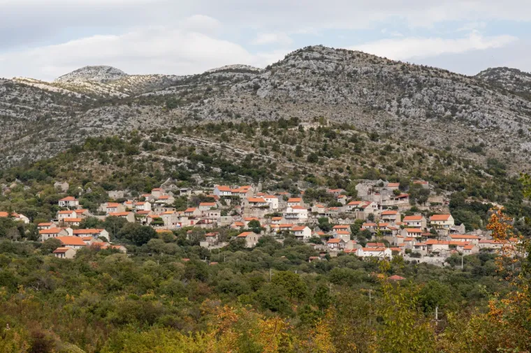 Bjegunac Mamić &scaron;iri poslovno carstvo: U Ravnom će graditi sportski centar, zemlji&scaron;te je već kupio