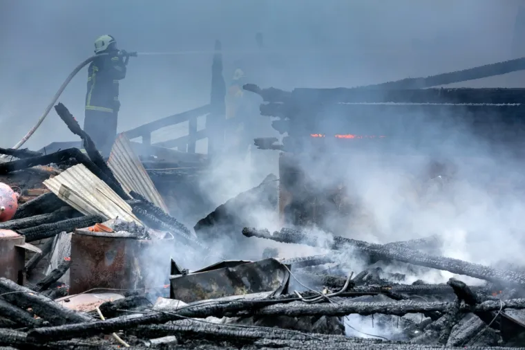 Vatra progutala turističku atrakciju Orlov put, obitelj Gusak ostala bez doma
