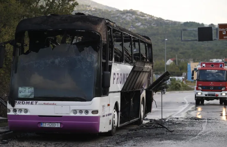Butkinja kod Klisa: Izgorio autobus koji je vozio na relaciji Split-Sinj, hitno evakuirali putnike