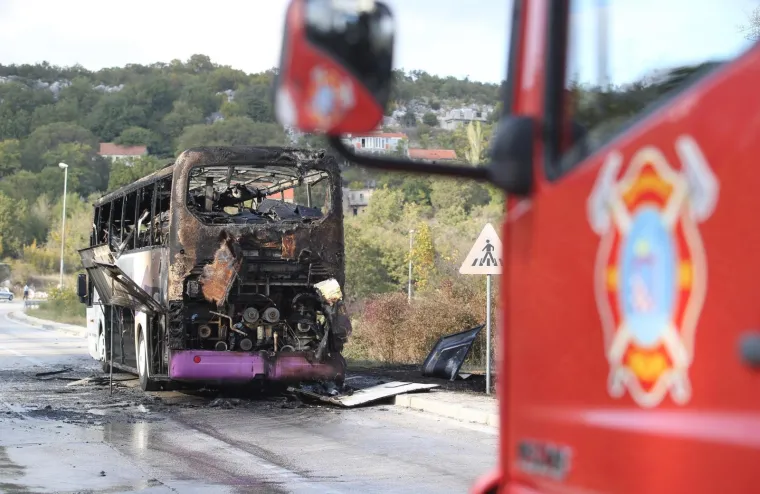 Butkinja kod Klisa: Izgorio autobus koji je vozio na relaciji Split-Sinj, hitno evakuirali putnike