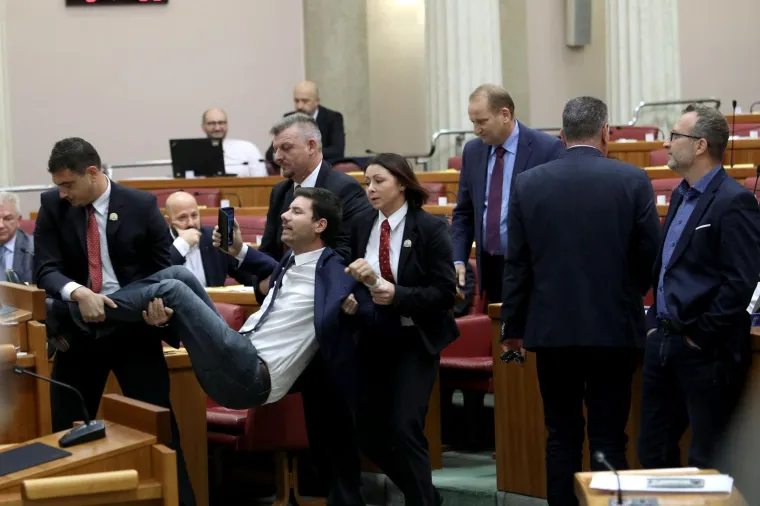 16.10.2019., Zagreb - U nastavku 14. sjednice premijer Andrej Plenkovic podnosi Saboru trece godisnje izvjesce o radu Vlade. Ivan Pernar ponovno je izbacen iz sabornice zbog ometanja rada.
Photo: Patrik Macek/PIXSELL
