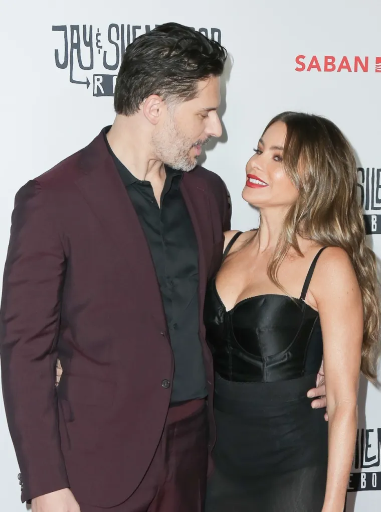 GLAVNA ATRAKCIJA NA CRVENOM TEPIHU: Muž joj je prezgodan, ali njega nitko nije ni gledao kad se Sofia uvukla u ovu usku haljinicu