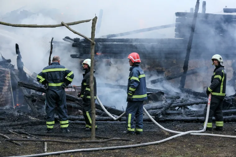 TUGA U BILJU: Do temelja izgorila prva drvena ekokuća u Hrvatskoj izgrađena od trupaca crnog bora i prekrivena baranjskom trskom