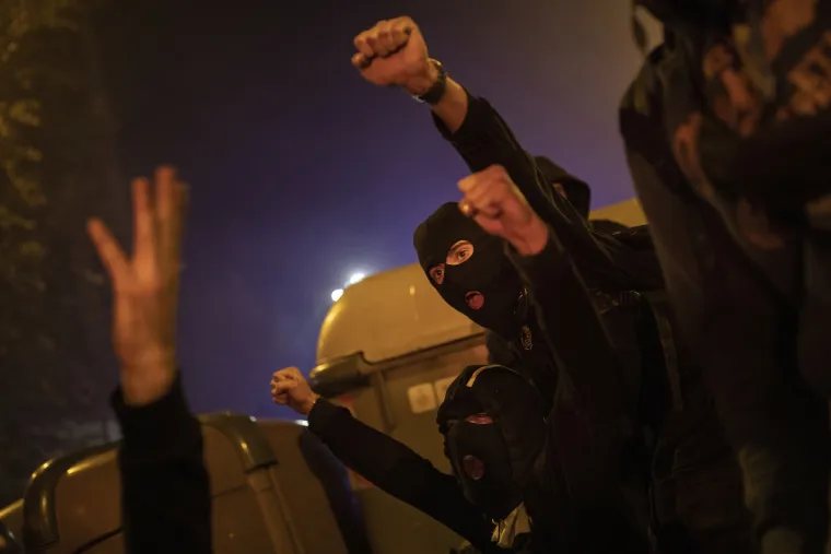 Barcelona u plamenu: Policijske sirene odzvanjaju gradom, zrakom se &scaron;iri miris paljevine