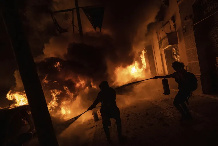 Barcelona u plamenu: Policijske sirene odzvanjaju gradom, zrakom se &scaron;iri miris paljevine