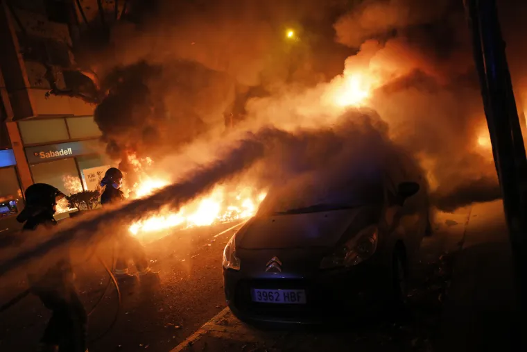 Barcelona u plamenu: Policijske sirene odzvanjaju gradom, zrakom se &scaron;iri miris paljevine